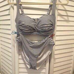 NipTuck Swim Women's 2pc “Twist Top Bikini Stripe Swimsuit” Size 12 Navy/Wht EUC